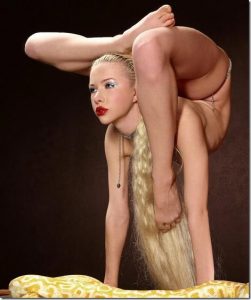 fille retire lingerie pour cam erotiquel 154