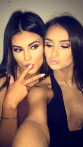 Femme nue en photo exhibe sur le 21