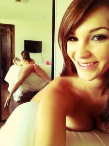 Photo femme nue offerte sur le 04