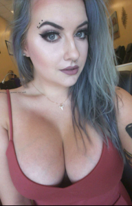 meuf bonne nue exhibe dans le 03